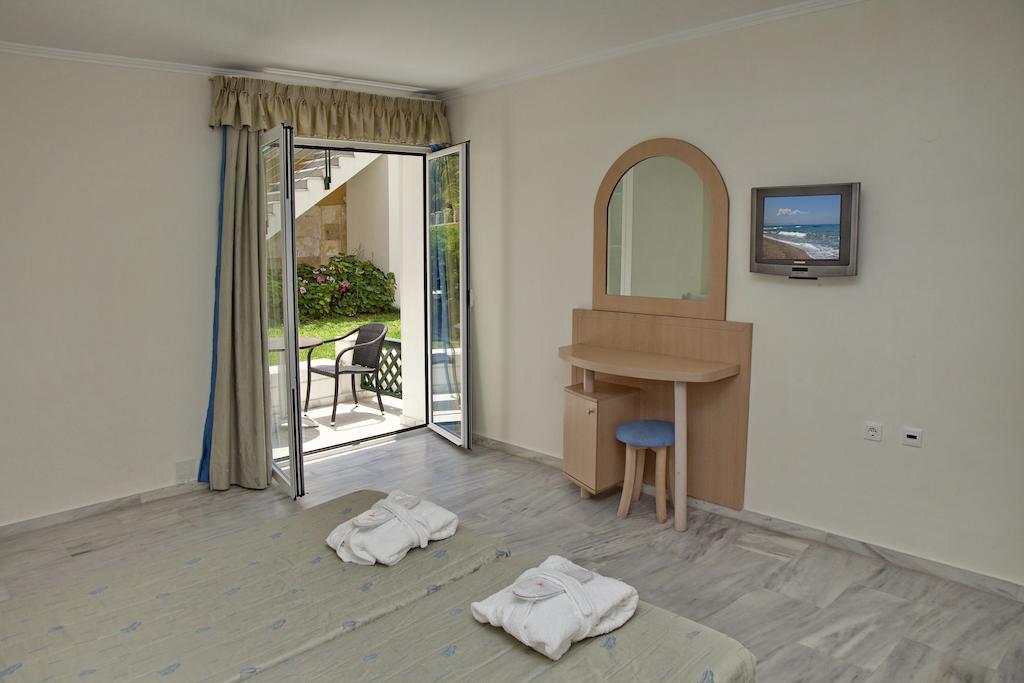 Jo An Beach Hotel Adelianos Kampos Exterior photo
