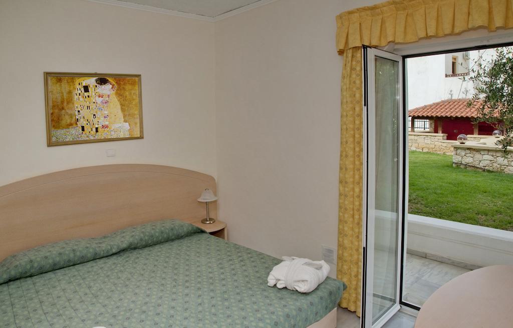 Jo An Beach Hotel Adelianos Kampos Exterior photo
