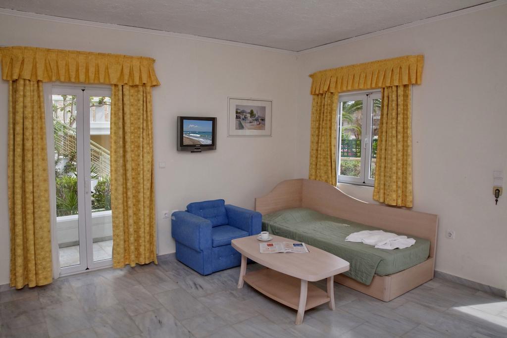 Jo An Beach Hotel Adelianos Kampos Exterior photo
